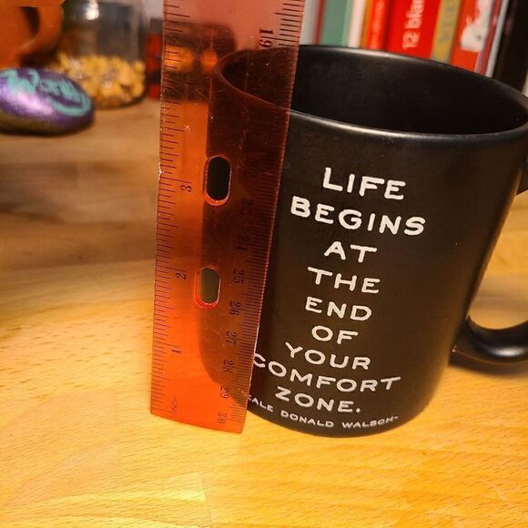 "Life Begins at the end of your comfort zone" mug - Picture 5 of 6